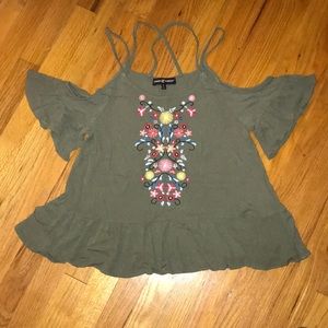 Cold/off shoulder top